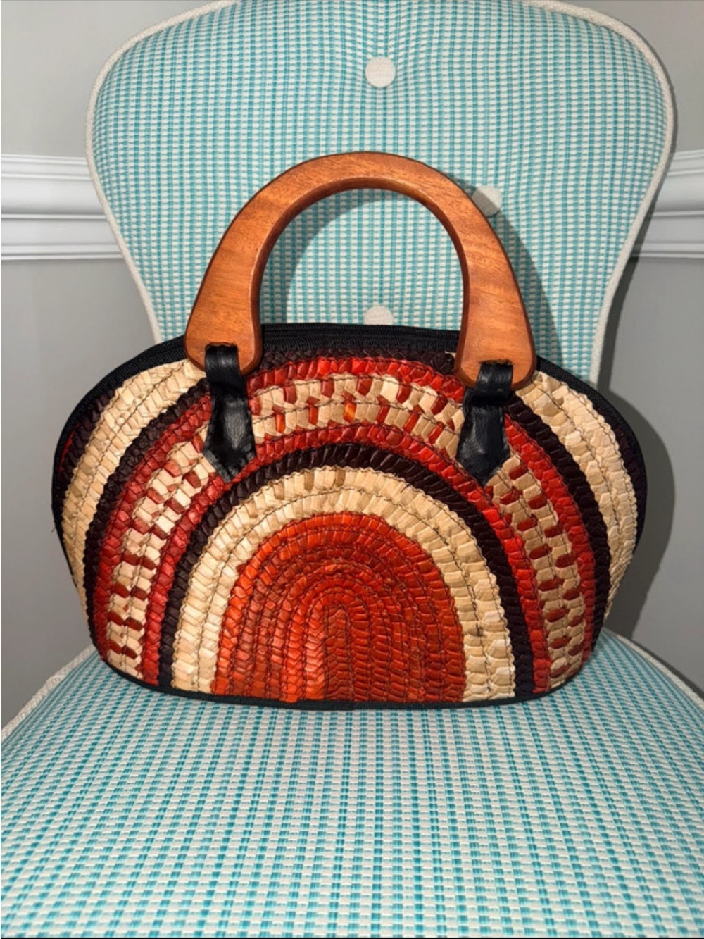 Boho Woven Straw Handbag with Wooden Handles – Multicolor
